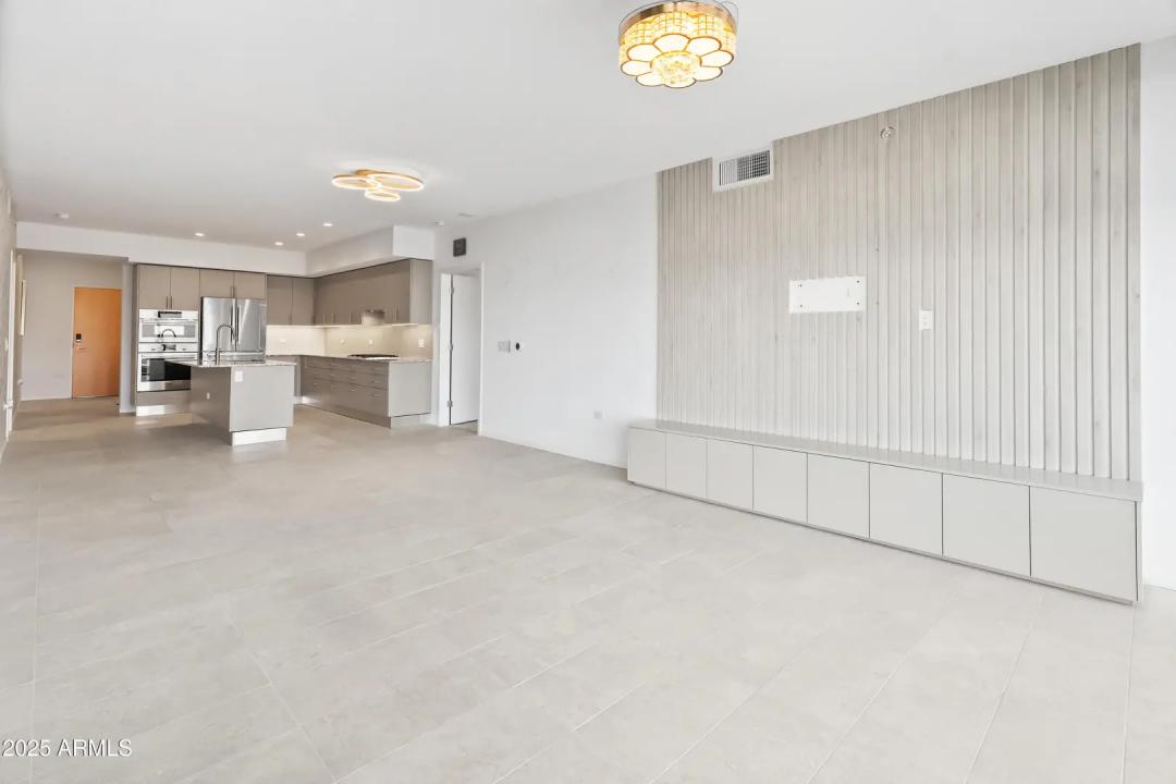 Real Estate Picture 13