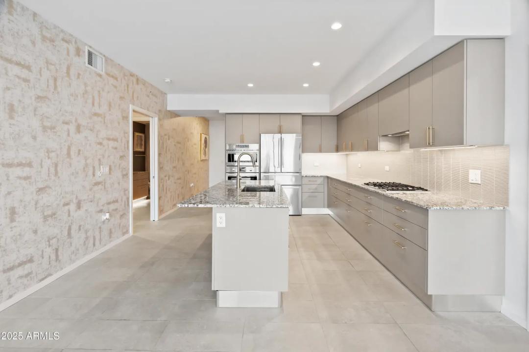 Real Estate Picture 9