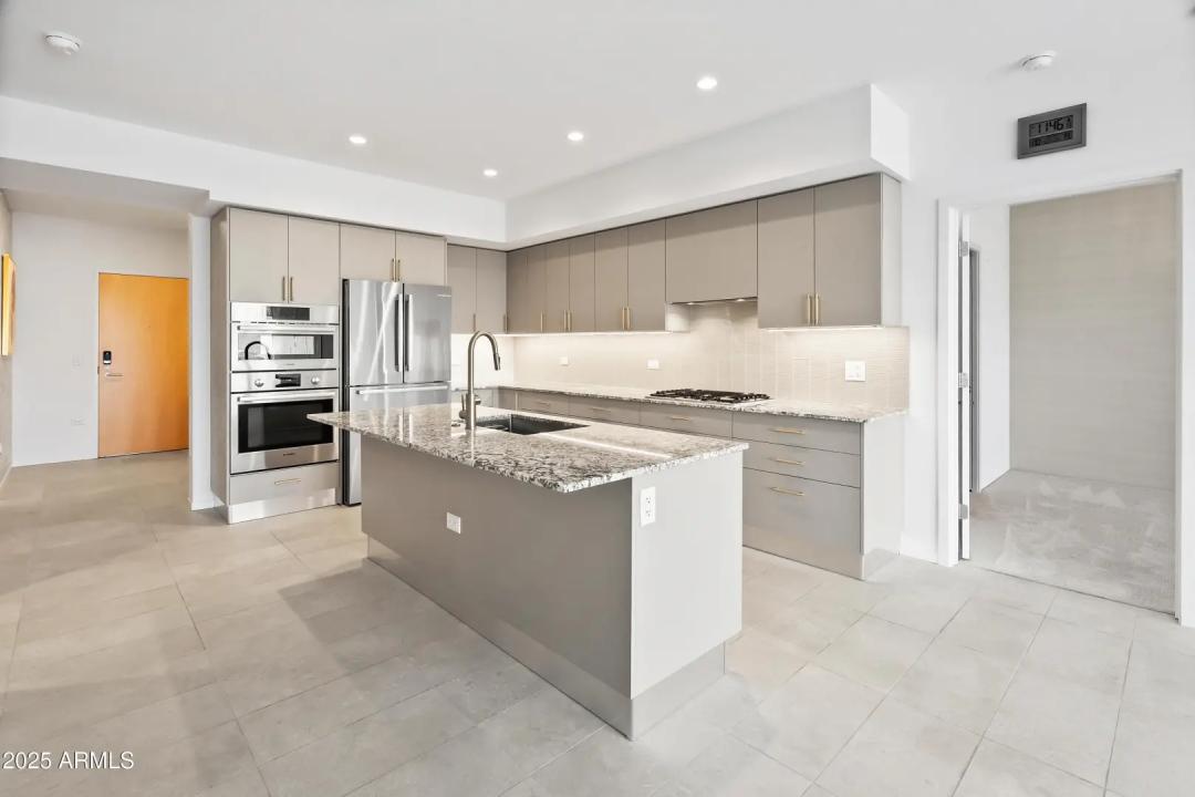 Real Estate Picture 8