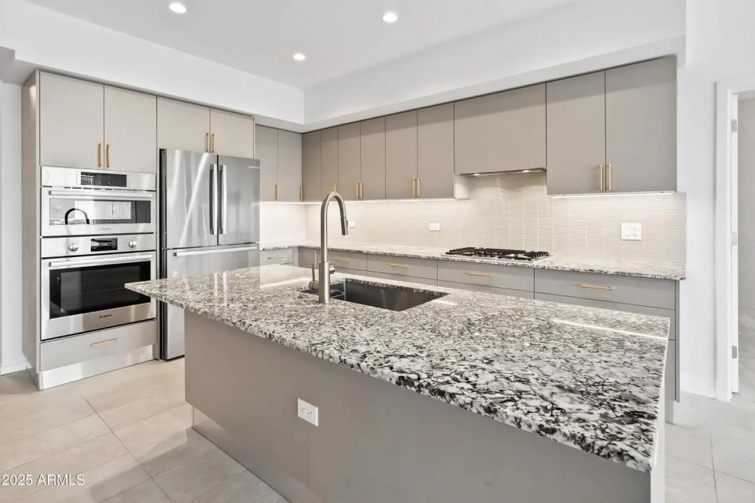 Real Estate Picture 5