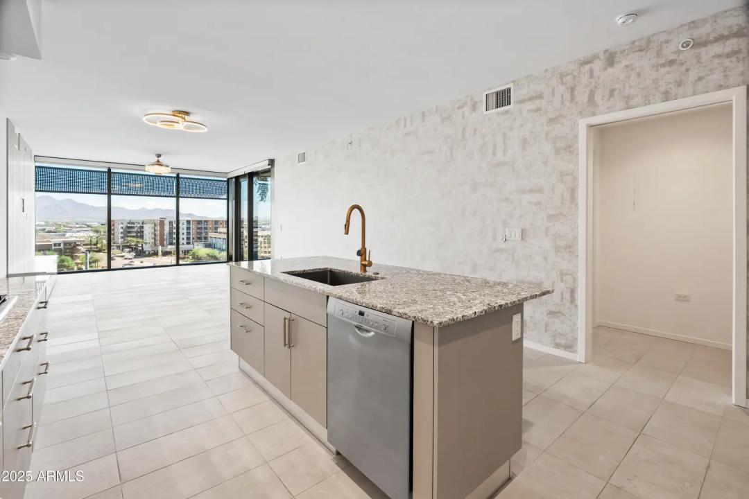 Real Estate Picture 11