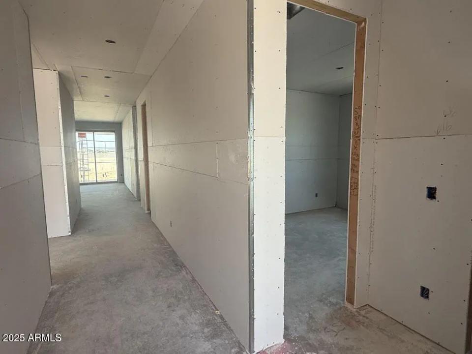 Real Estate Picture 4