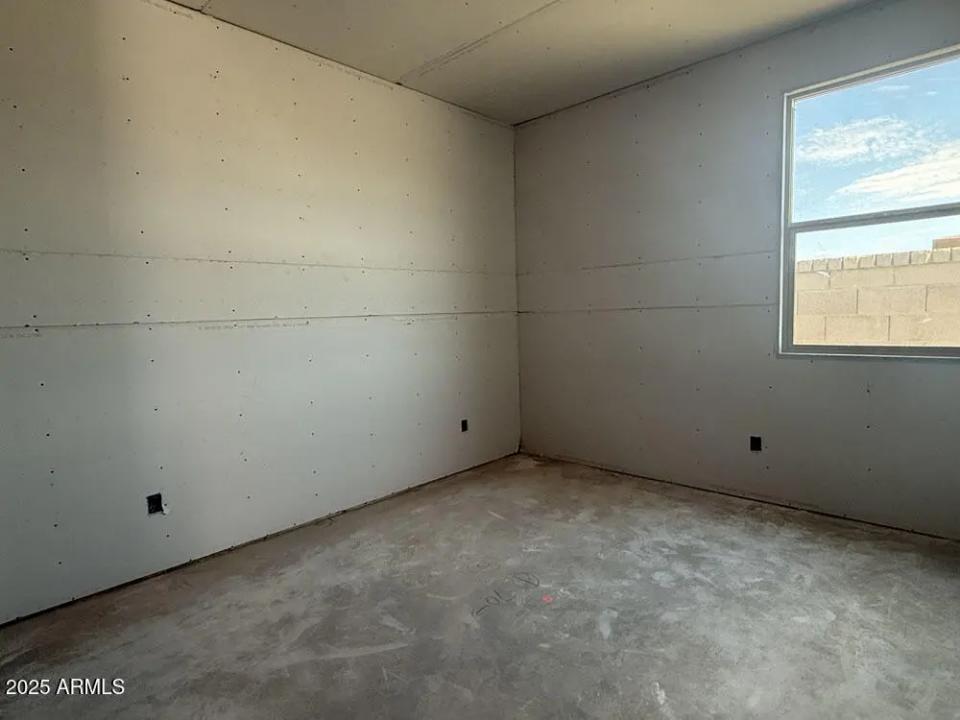 Real Estate Picture 7