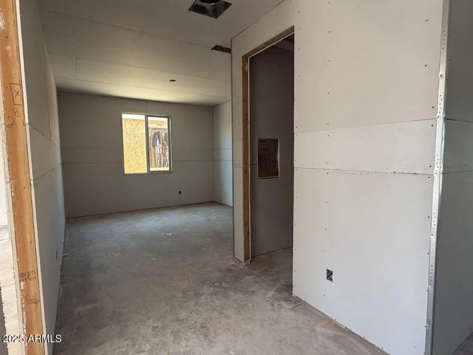 Real Estate Picture 8