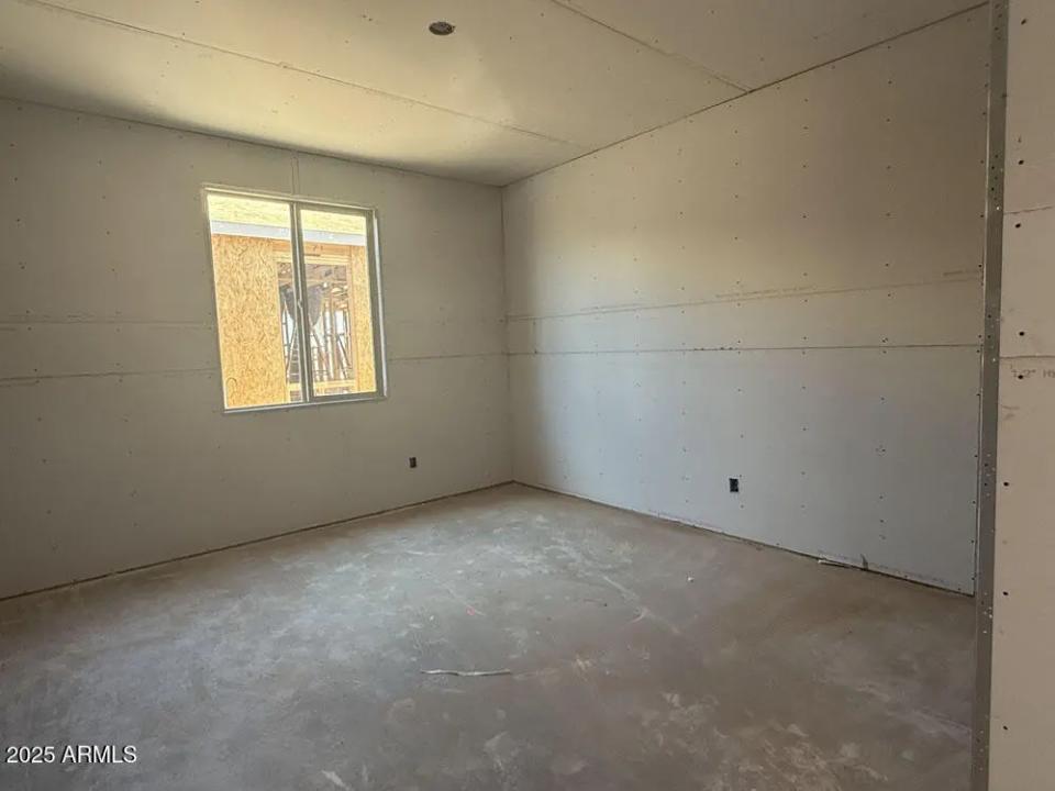 Real Estate Picture 9