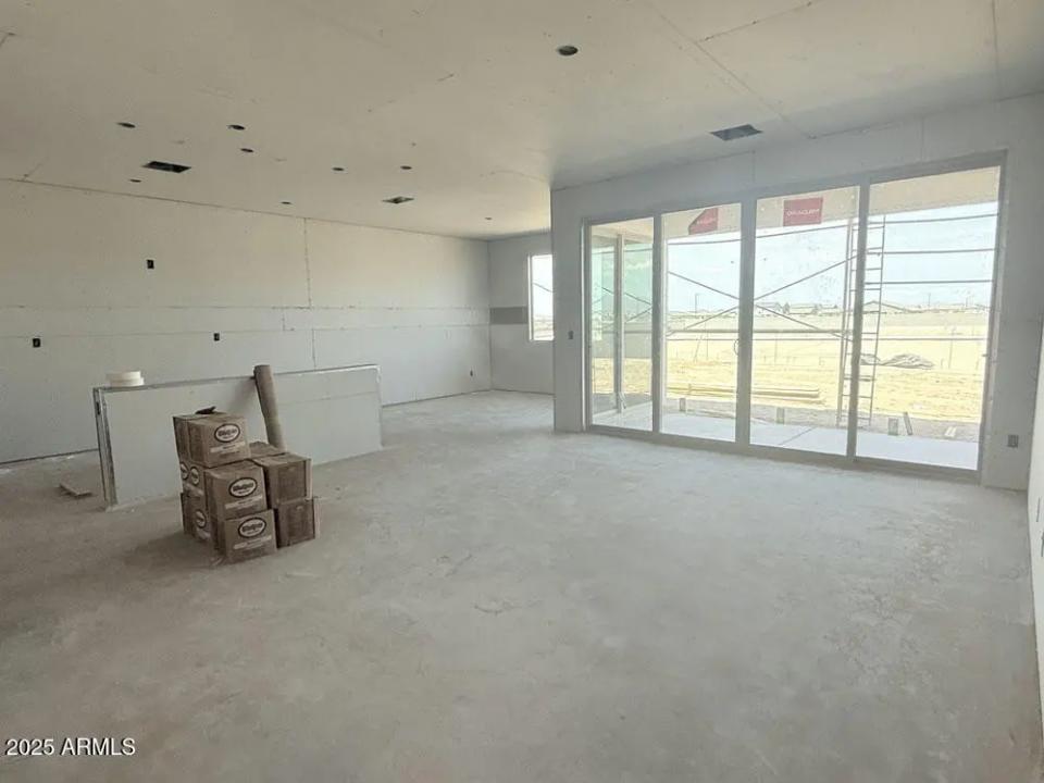Real Estate Picture 12