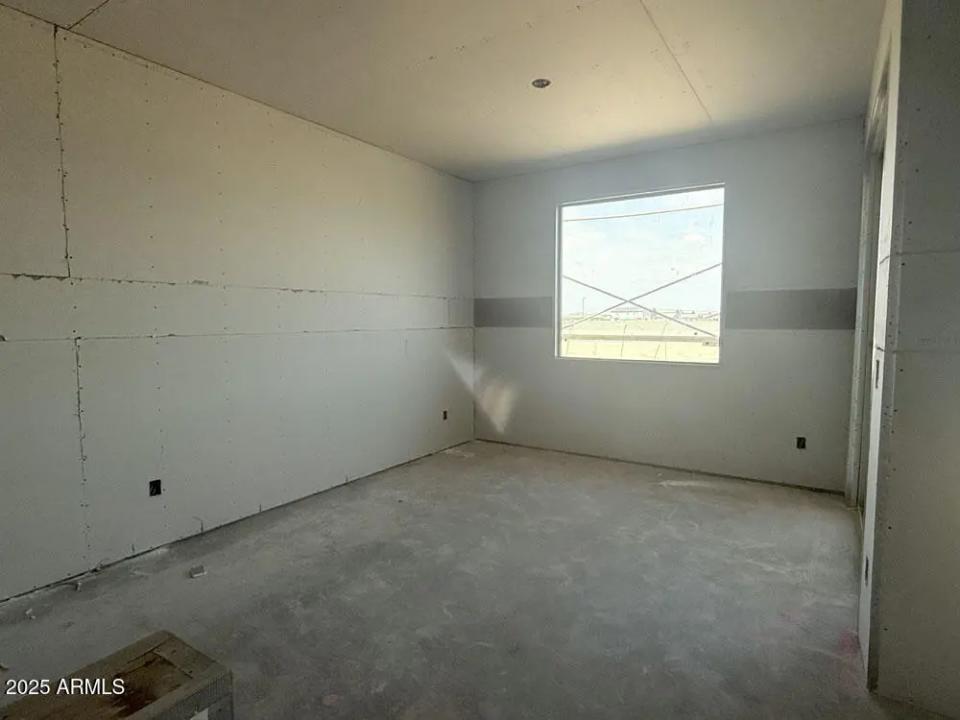 Real Estate Picture 14