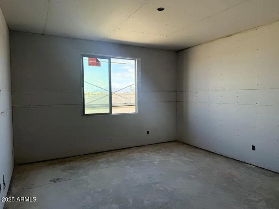 Real Estate Picture 17