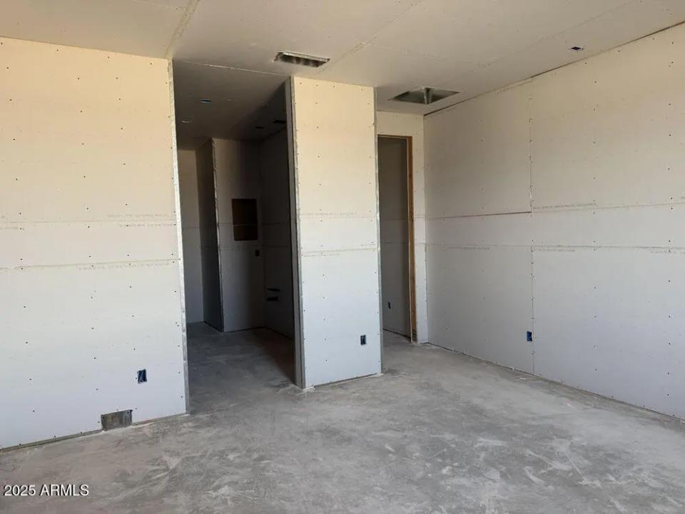 Real Estate Picture 18