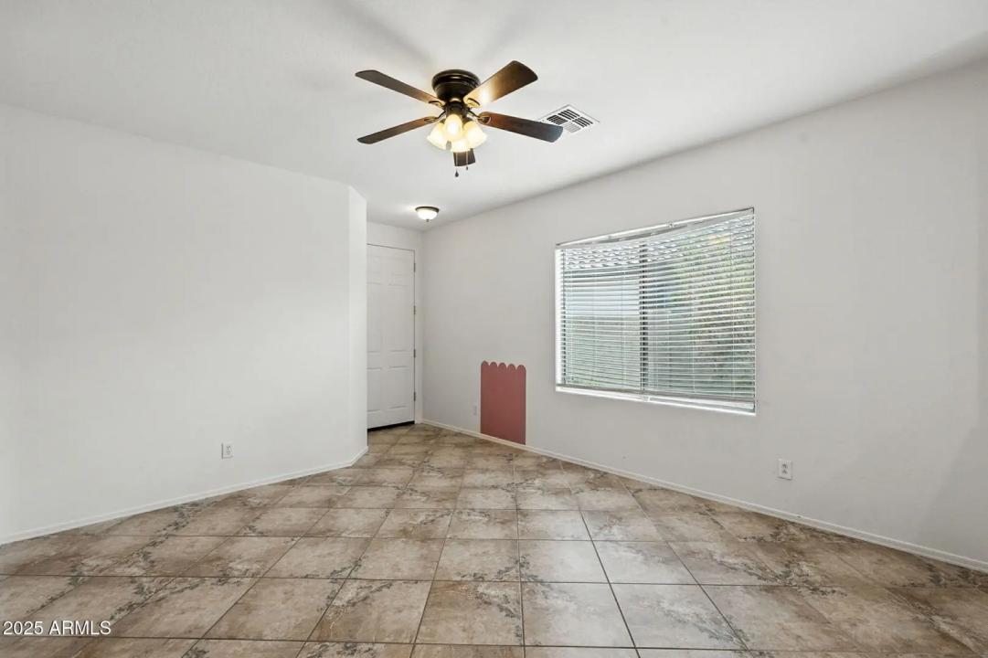 Real Estate Picture 8