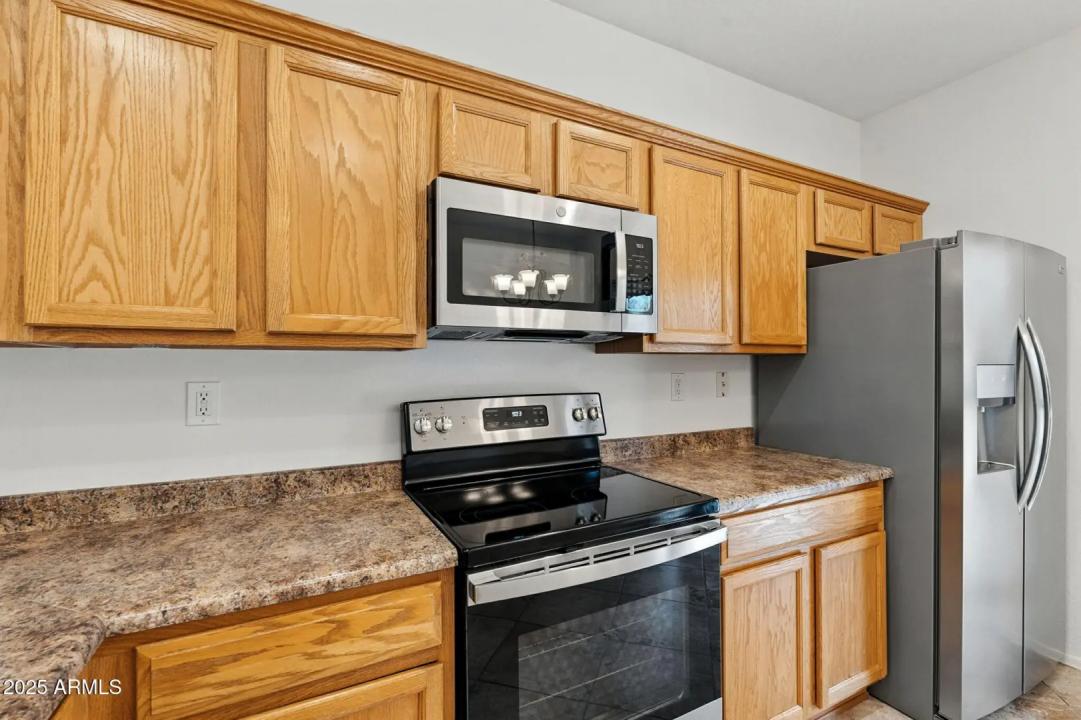 Real Estate Picture 14