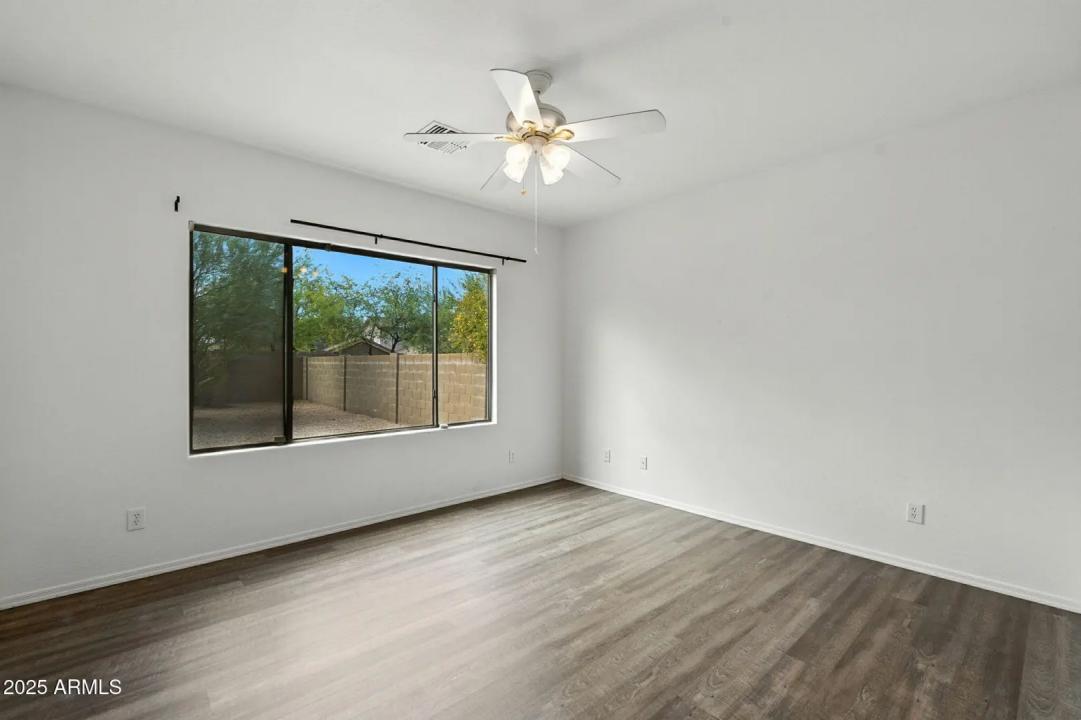 Real Estate Picture 16