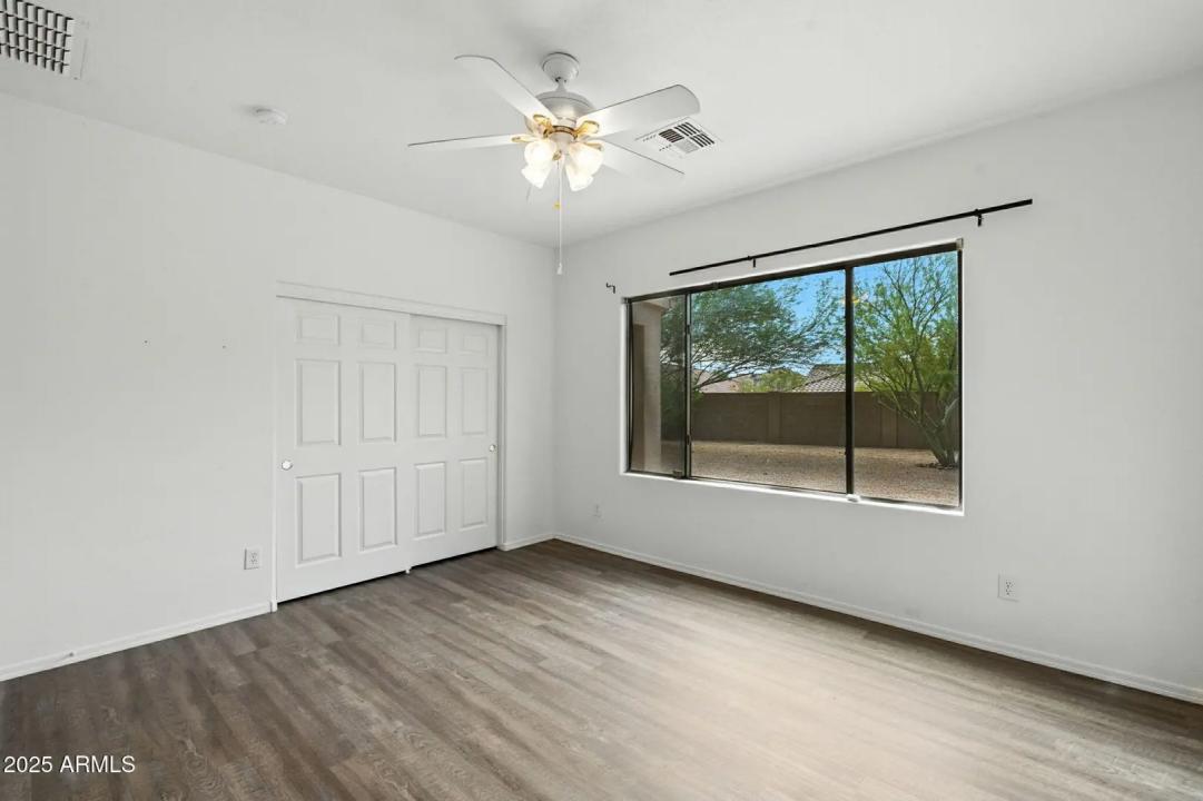 Real Estate Picture 18