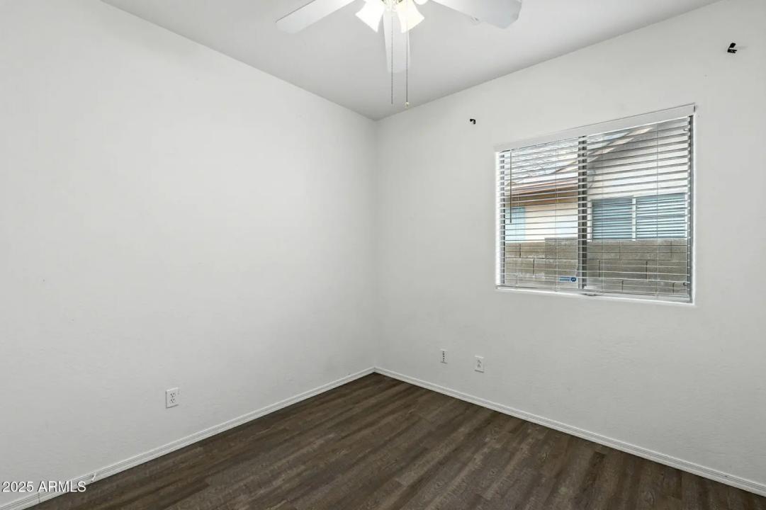 Real Estate Picture 25