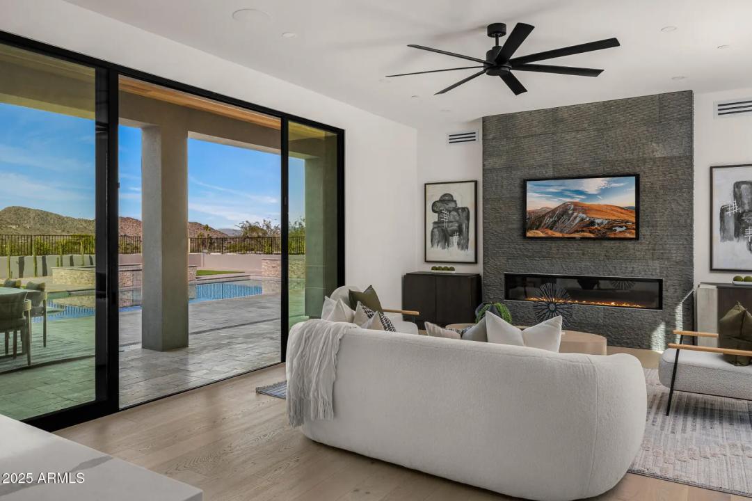 Real Estate Picture 10