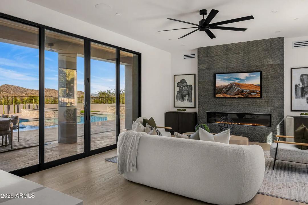 Real Estate Picture 11