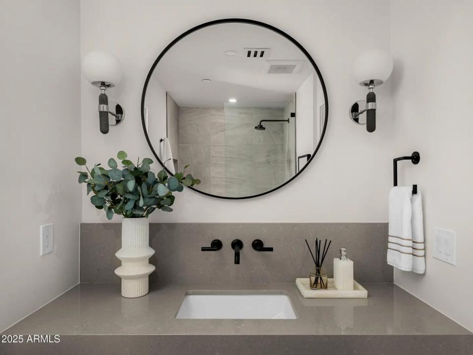 Real Estate Picture 24