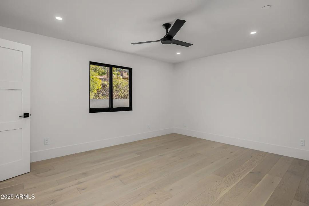 Real Estate Picture 28