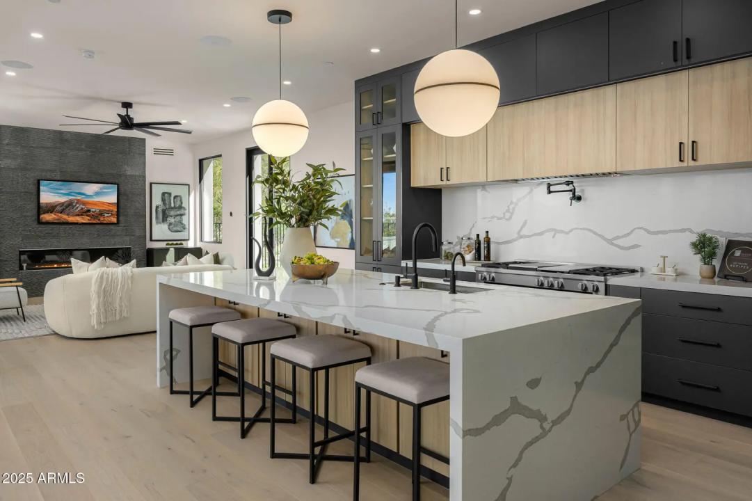 Real Estate Picture 5