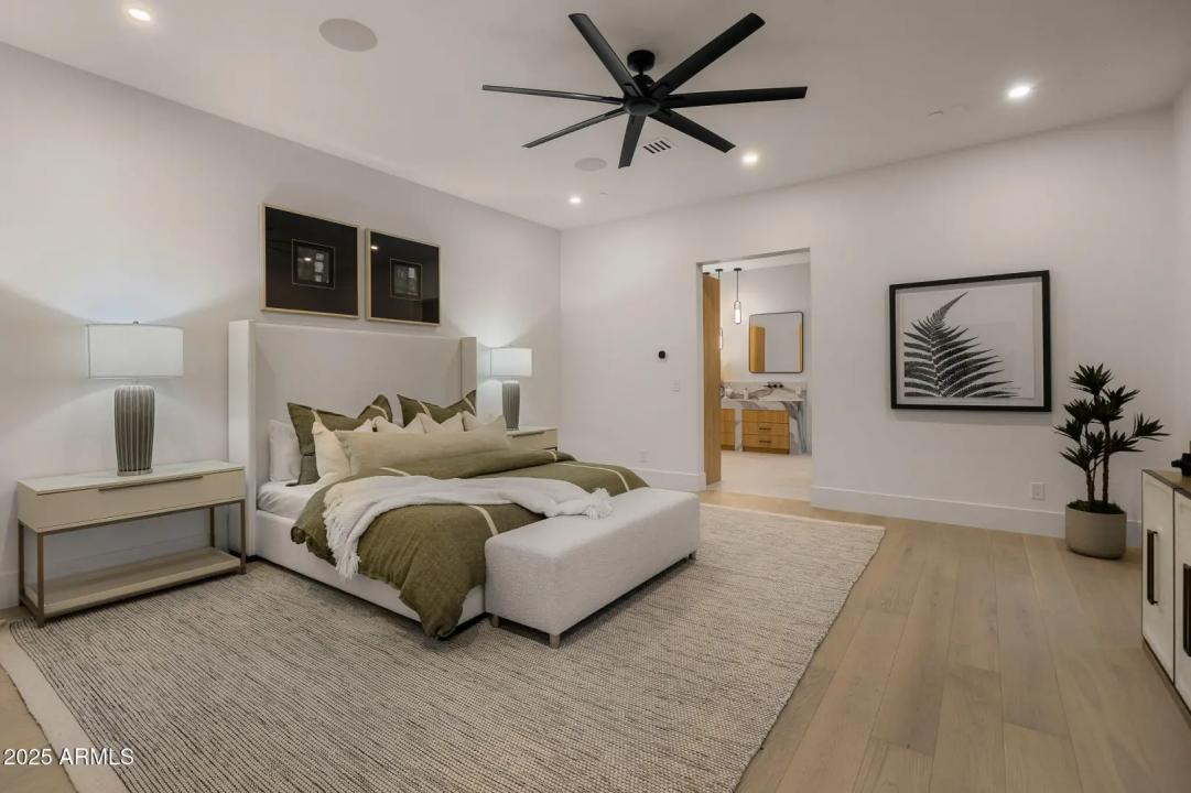 Real Estate Picture 16