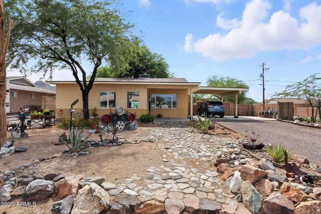 Real Estate Picture 4