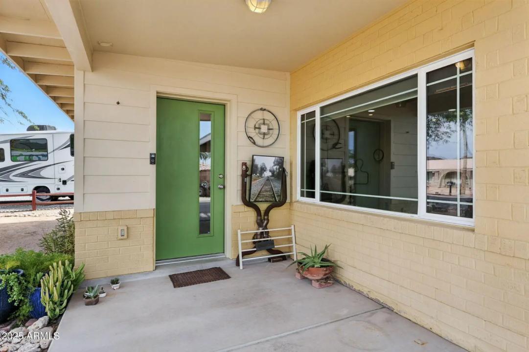 Real Estate Picture 8