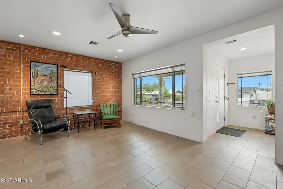 Real Estate Picture 10