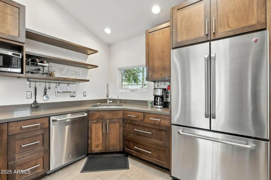 Real Estate Picture 15