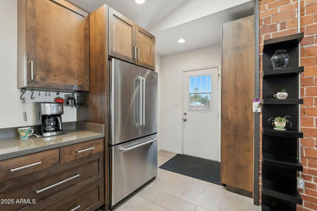 Real Estate Picture 18