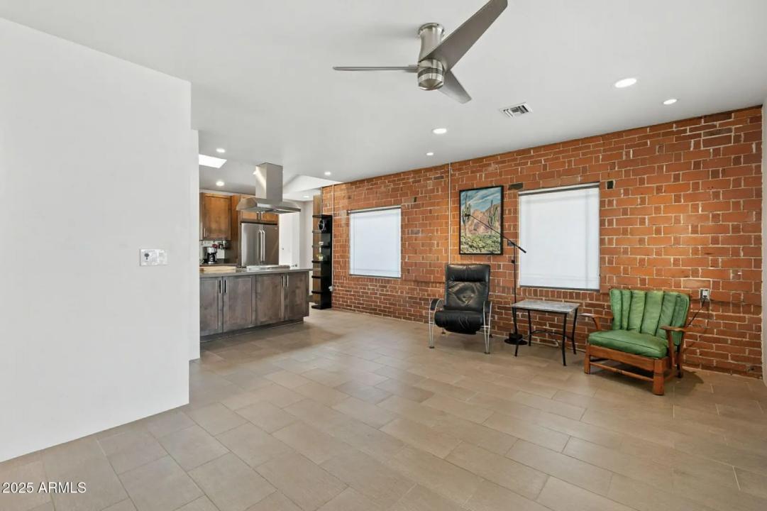 Real Estate Picture 11