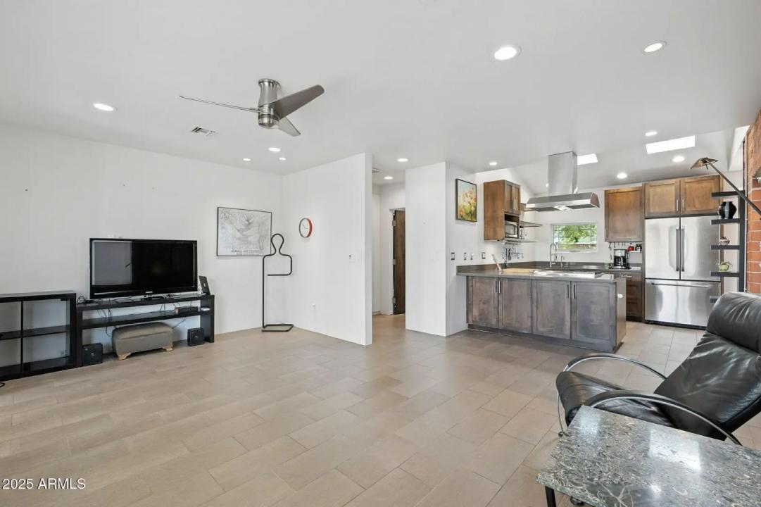Real Estate Picture 12