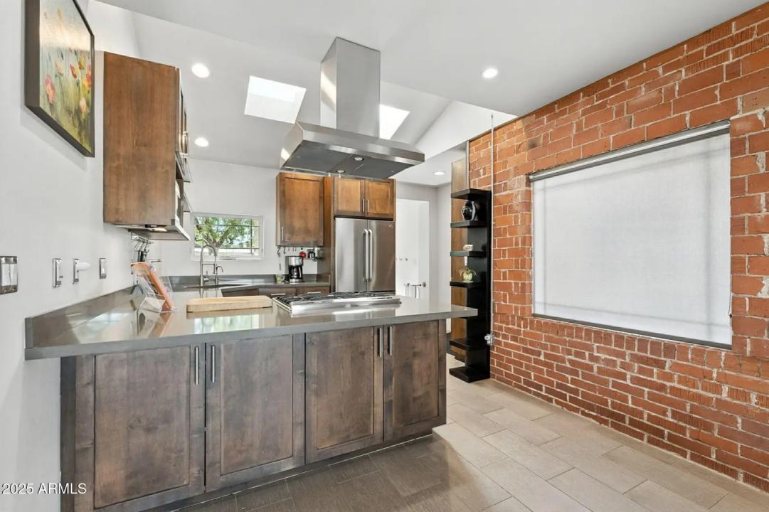 Real Estate Picture 14