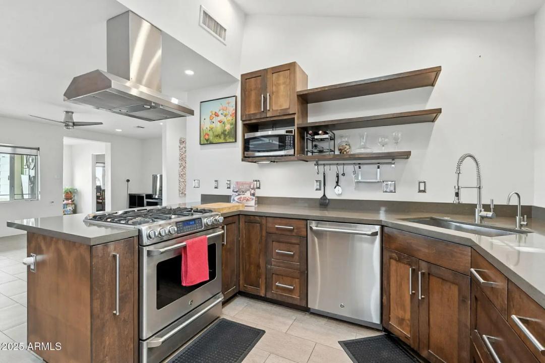 Real Estate Picture 21