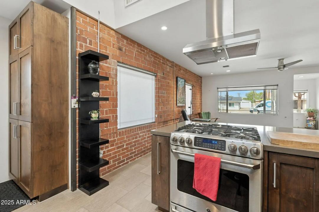 Real Estate Picture 17