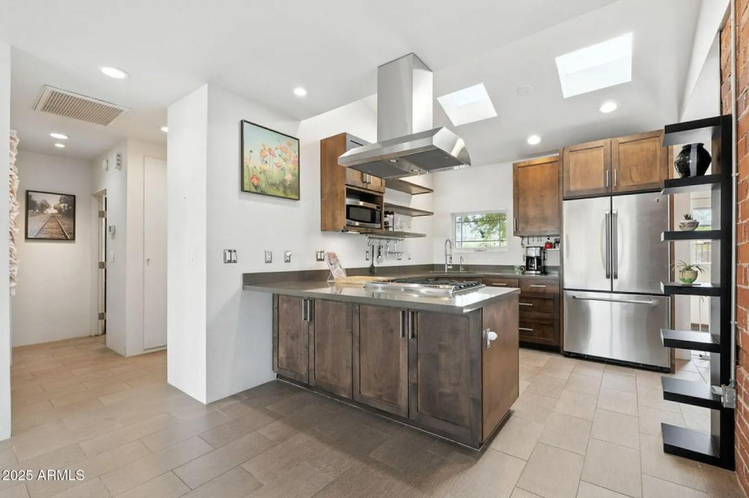Real Estate Picture 22
