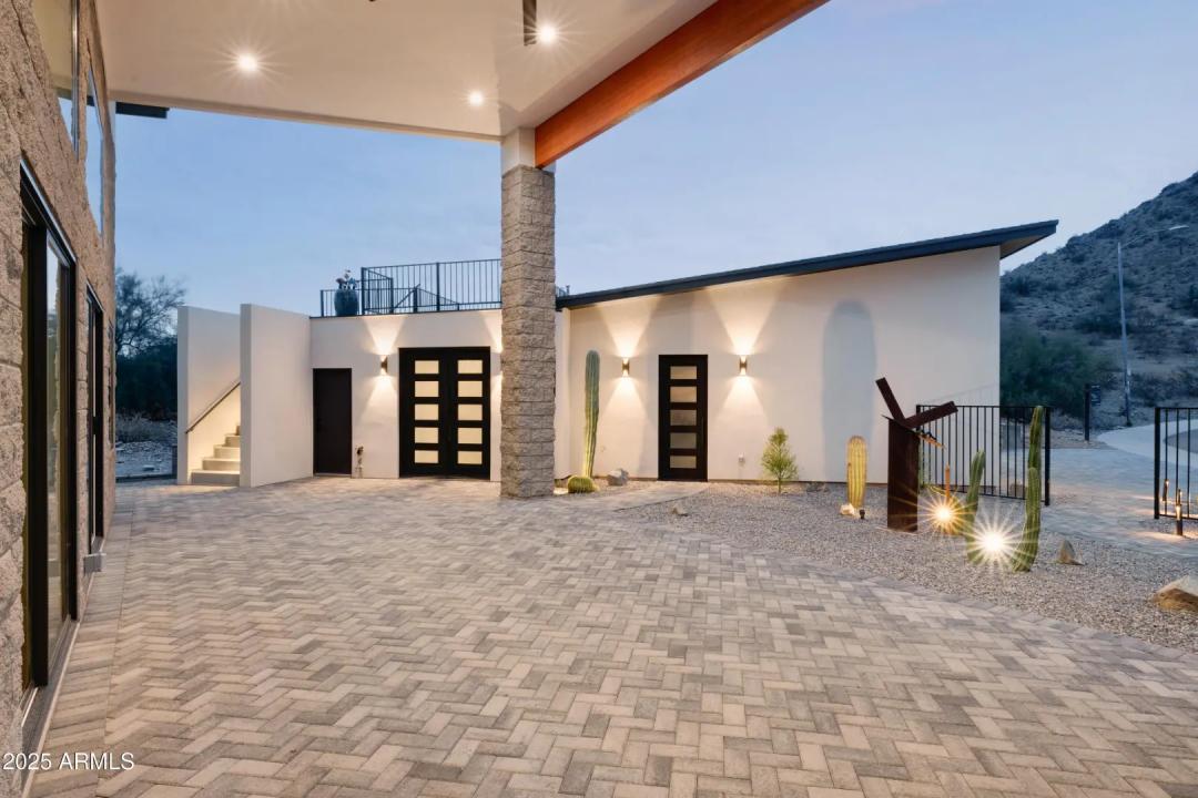 Real Estate Picture 7