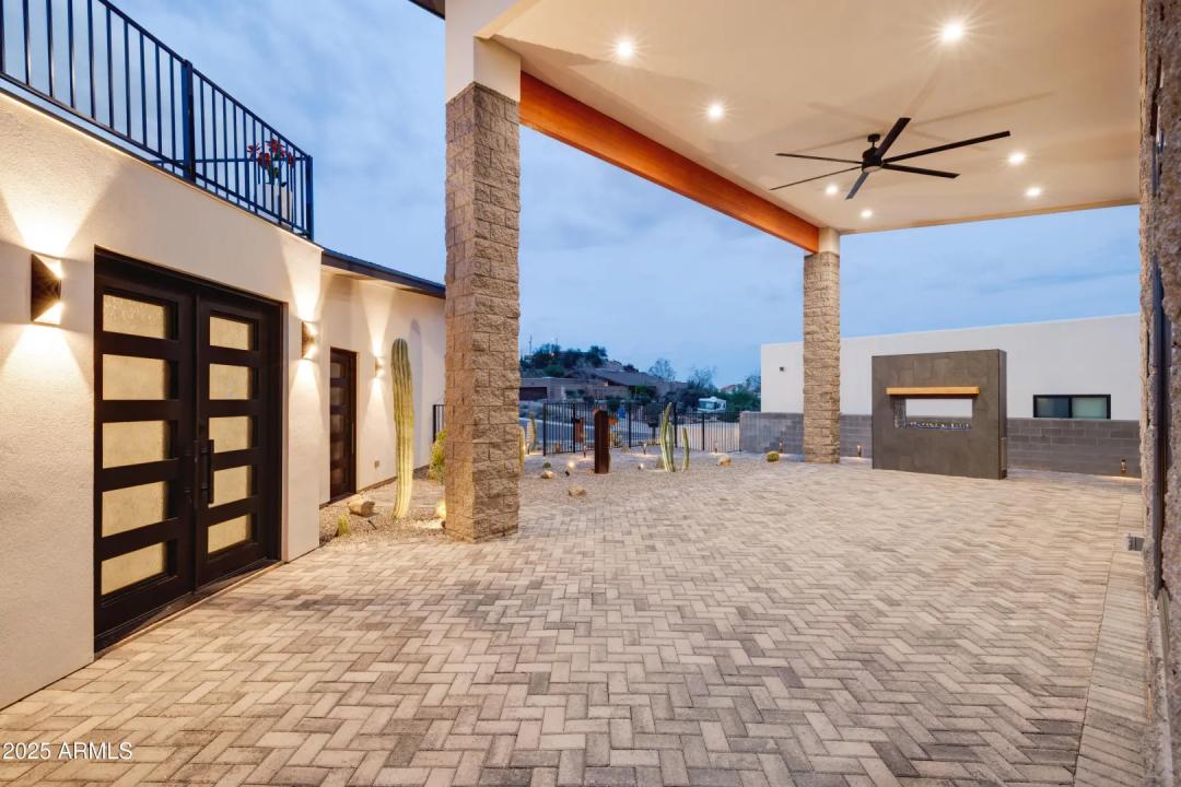 Real Estate Picture 8