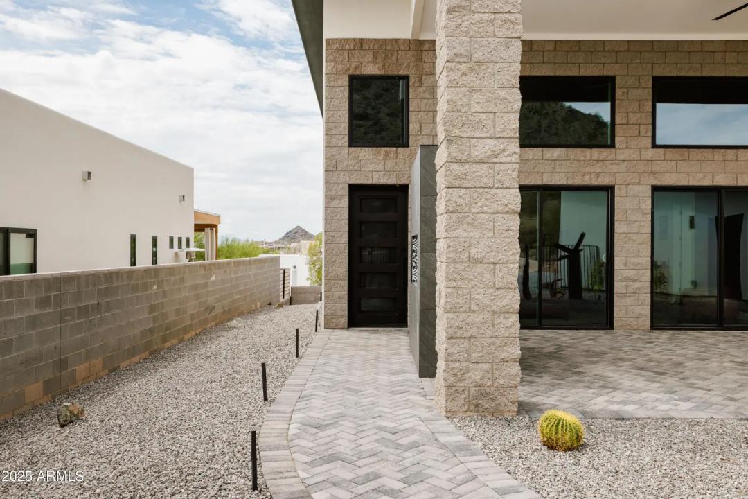 Real Estate Picture 13