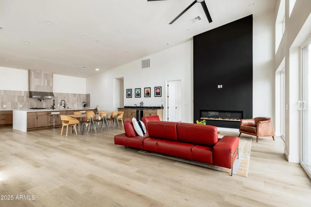 Real Estate Picture 14