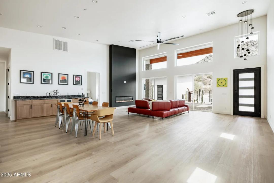 Real Estate Picture 17