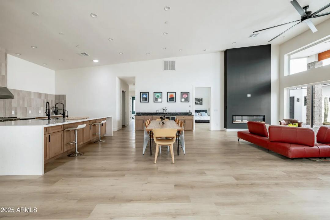 Real Estate Picture 15