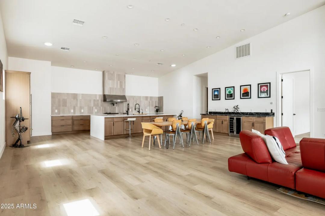 Real Estate Picture 16