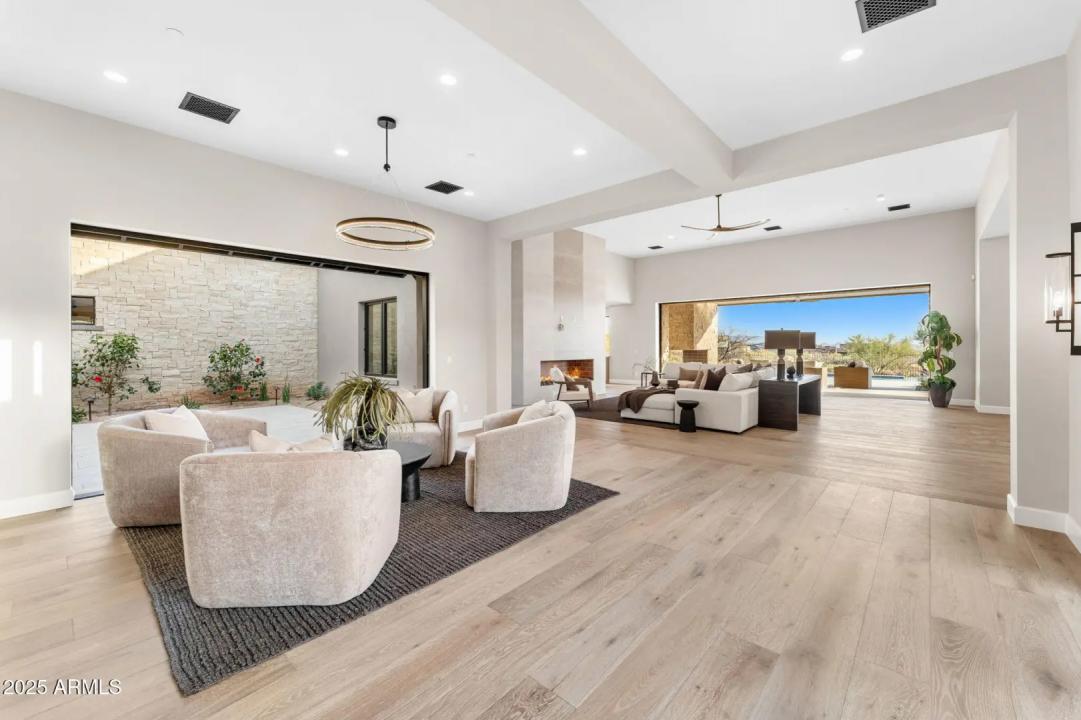 Real Estate Picture 11