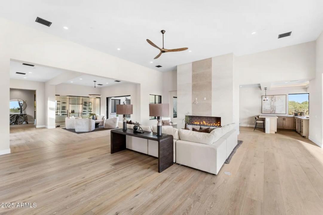 Real Estate Picture 14