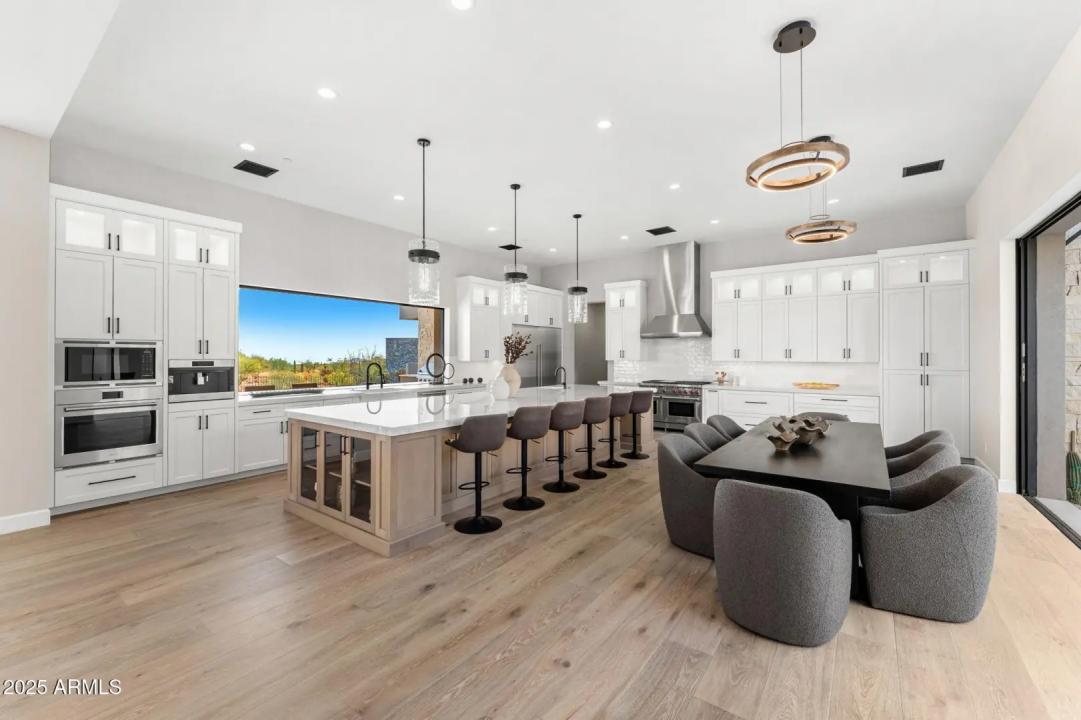 Real Estate Picture 18