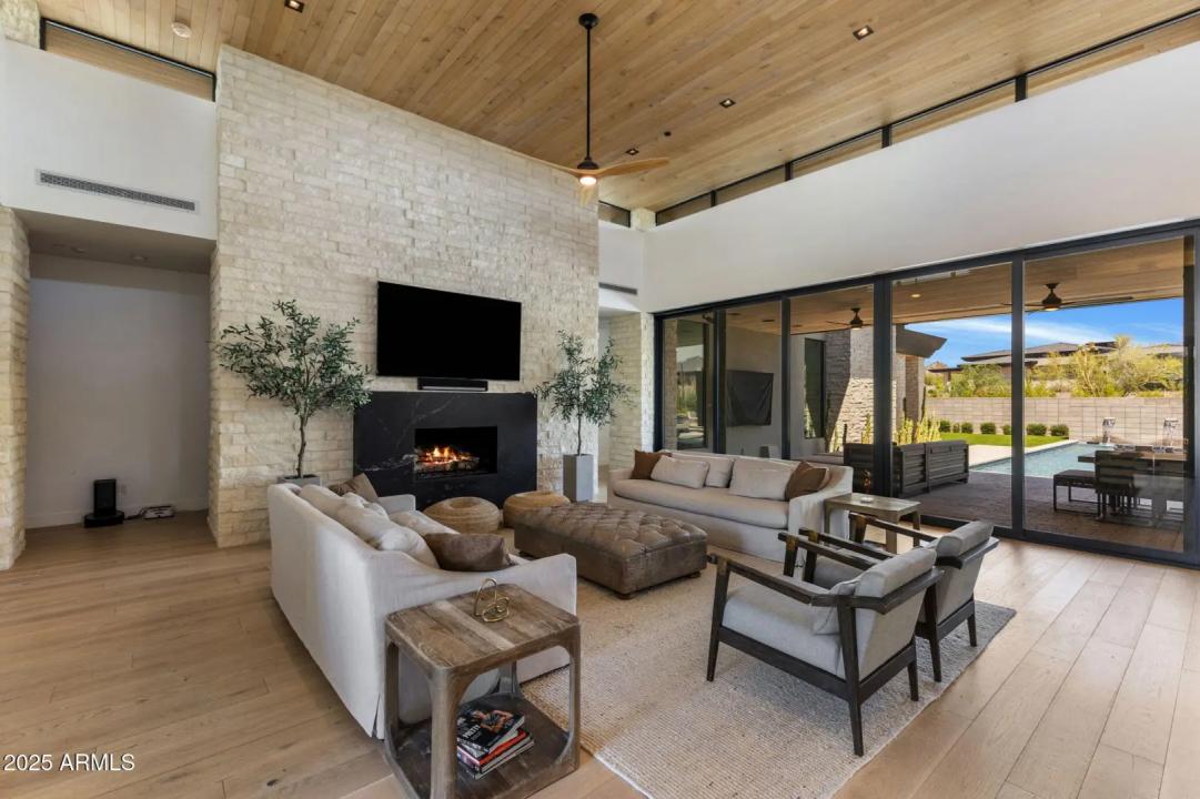 Real Estate Picture 4