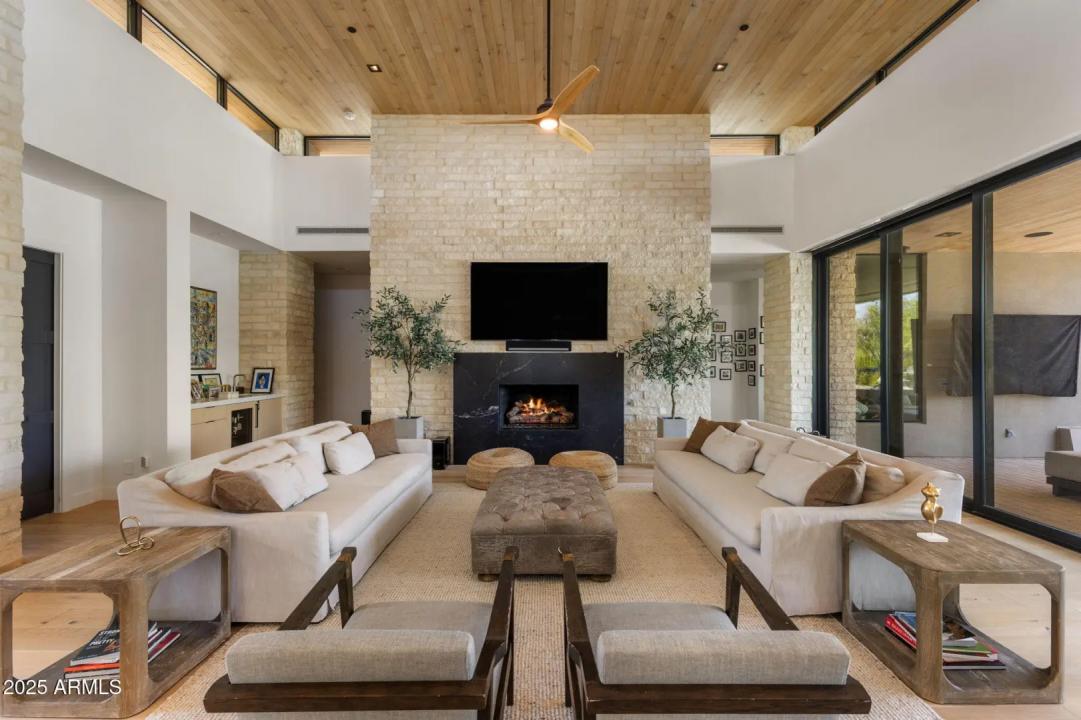 Real Estate Picture 3