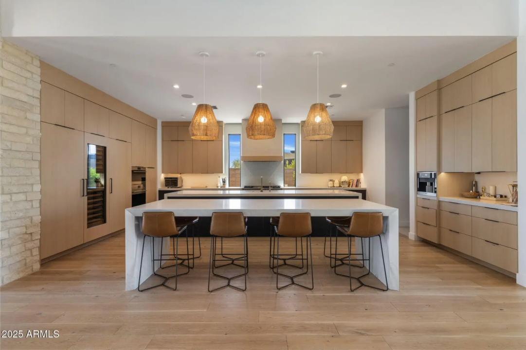 Real Estate Picture 6