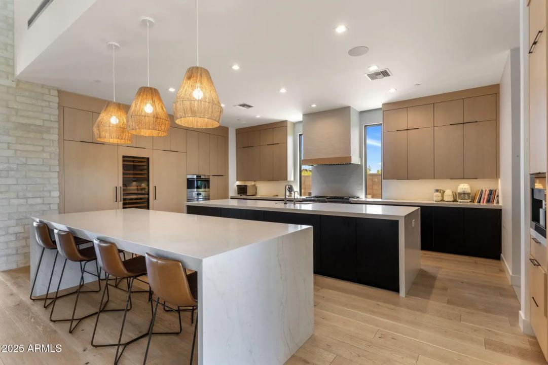 Real Estate Picture 7