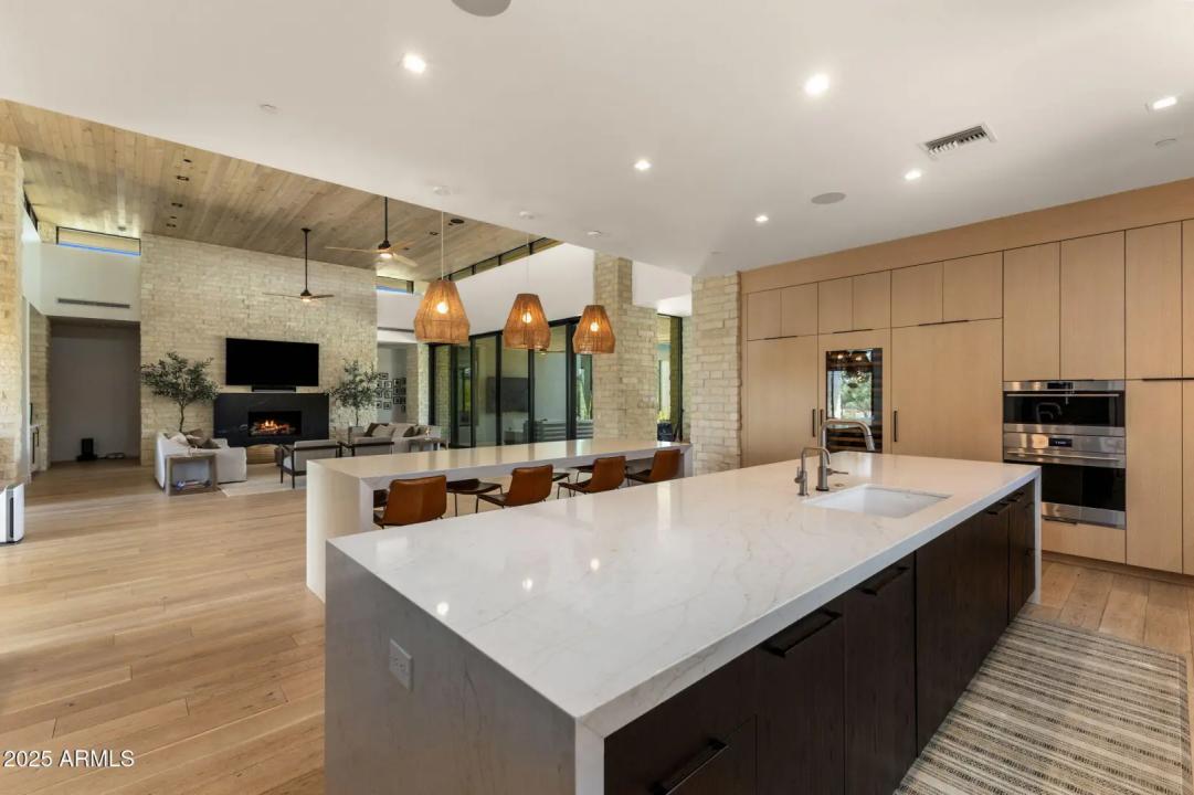Real Estate Picture 9